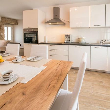 Apartments Tara Vrbnik Ngoại thất bức ảnh