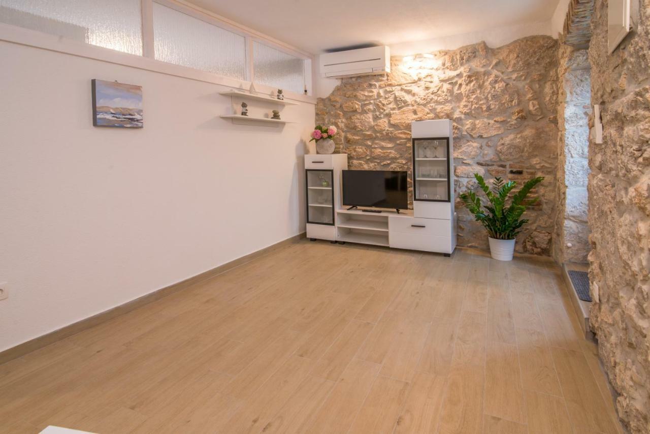Apartments Tara Vrbnik Ngoại thất bức ảnh