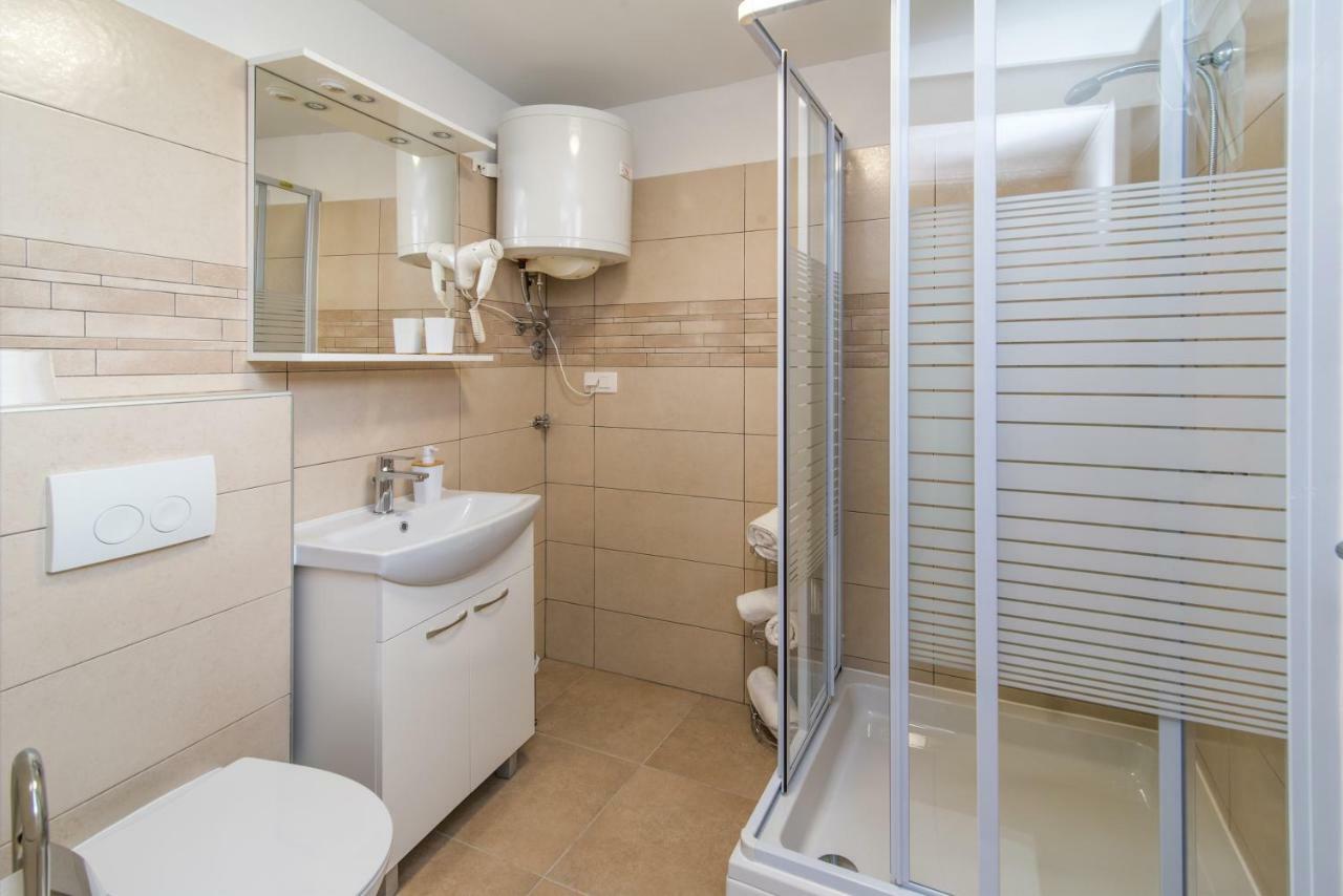 Apartments Tara Vrbnik Ngoại thất bức ảnh