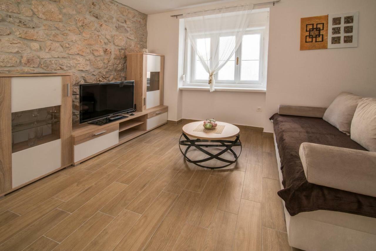 Apartments Tara Vrbnik Ngoại thất bức ảnh