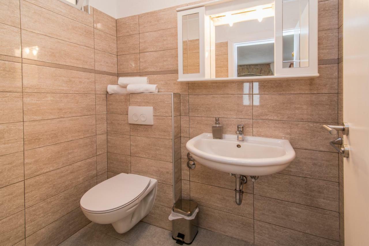 Apartments Tara Vrbnik Ngoại thất bức ảnh