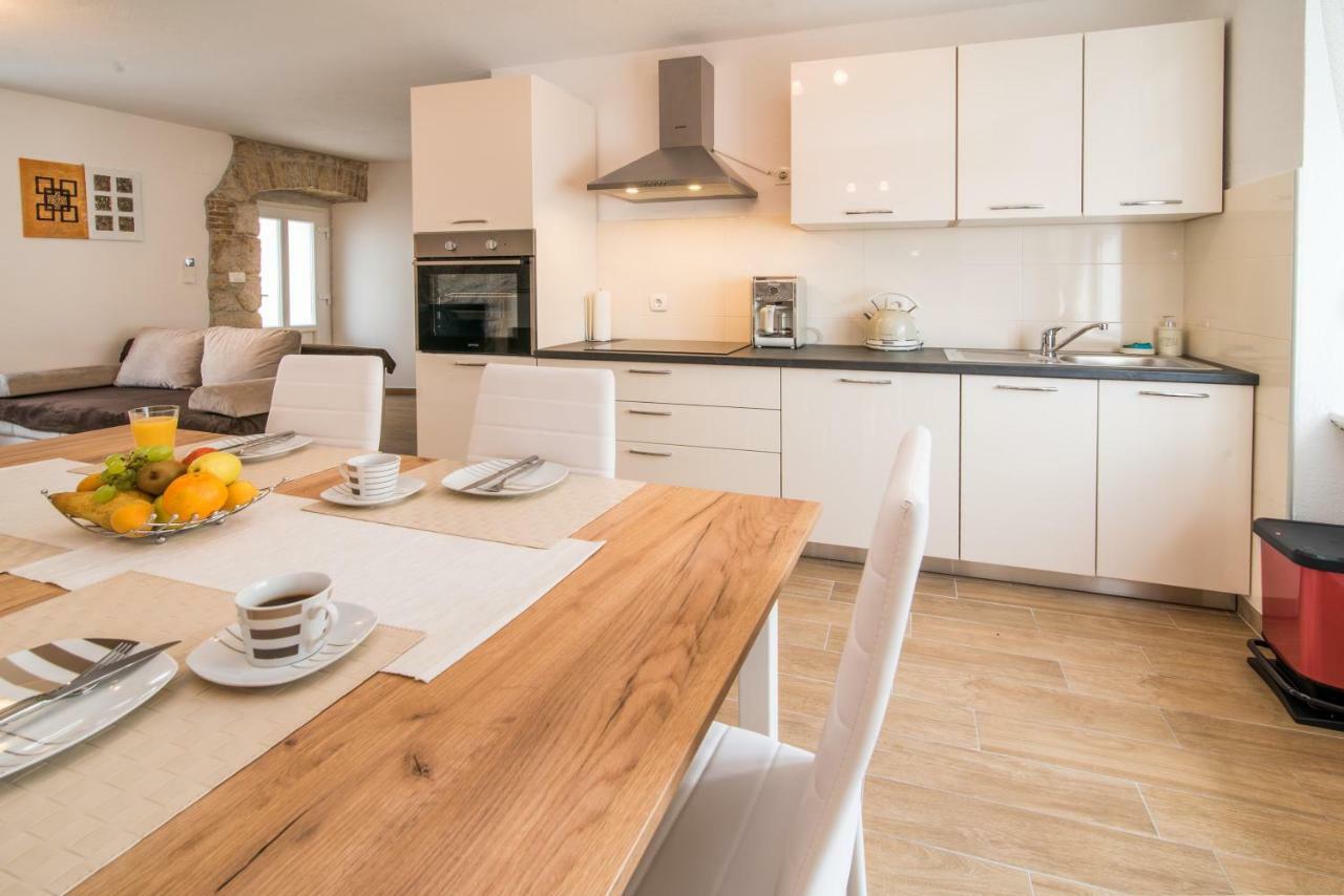 Apartments Tara Vrbnik Ngoại thất bức ảnh