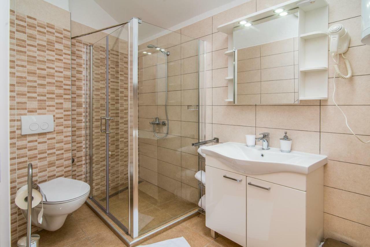 Apartments Tara Vrbnik Ngoại thất bức ảnh