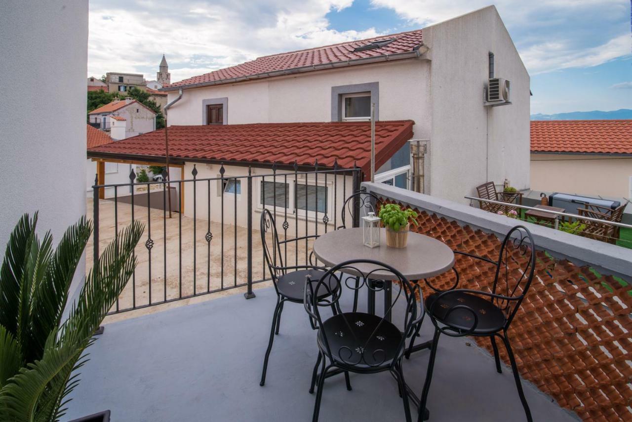 Apartments Tara Vrbnik Ngoại thất bức ảnh