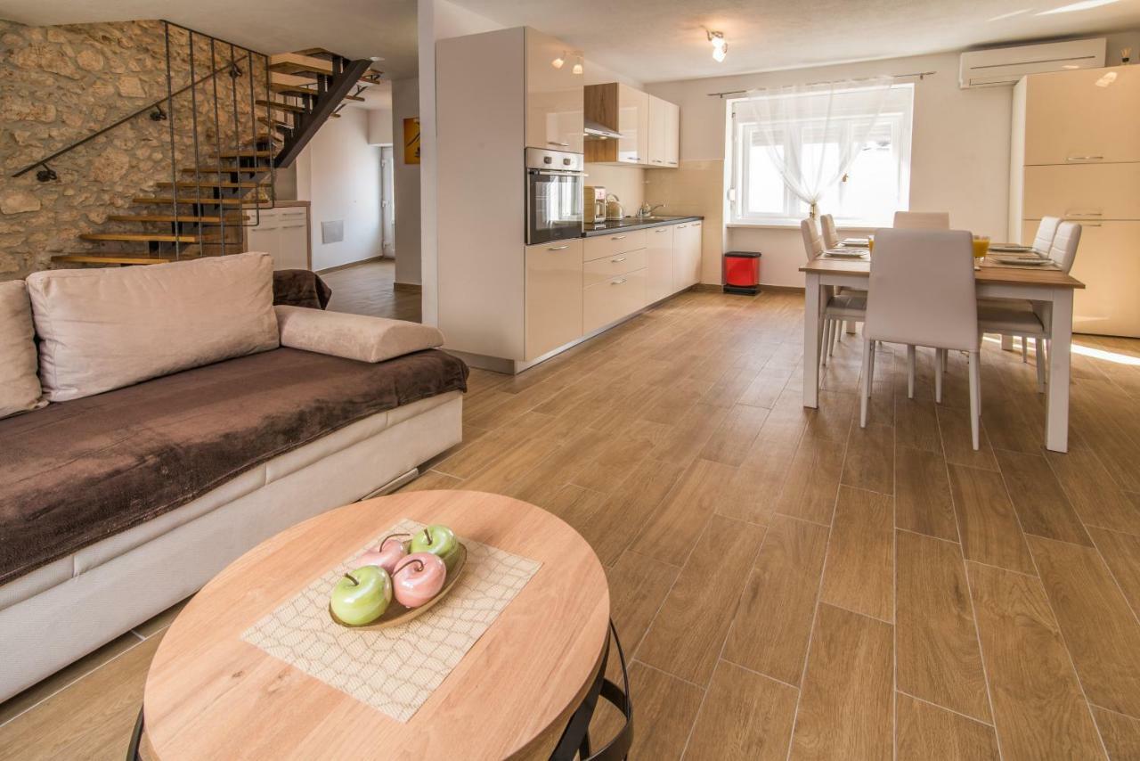Apartments Tara Vrbnik Ngoại thất bức ảnh
