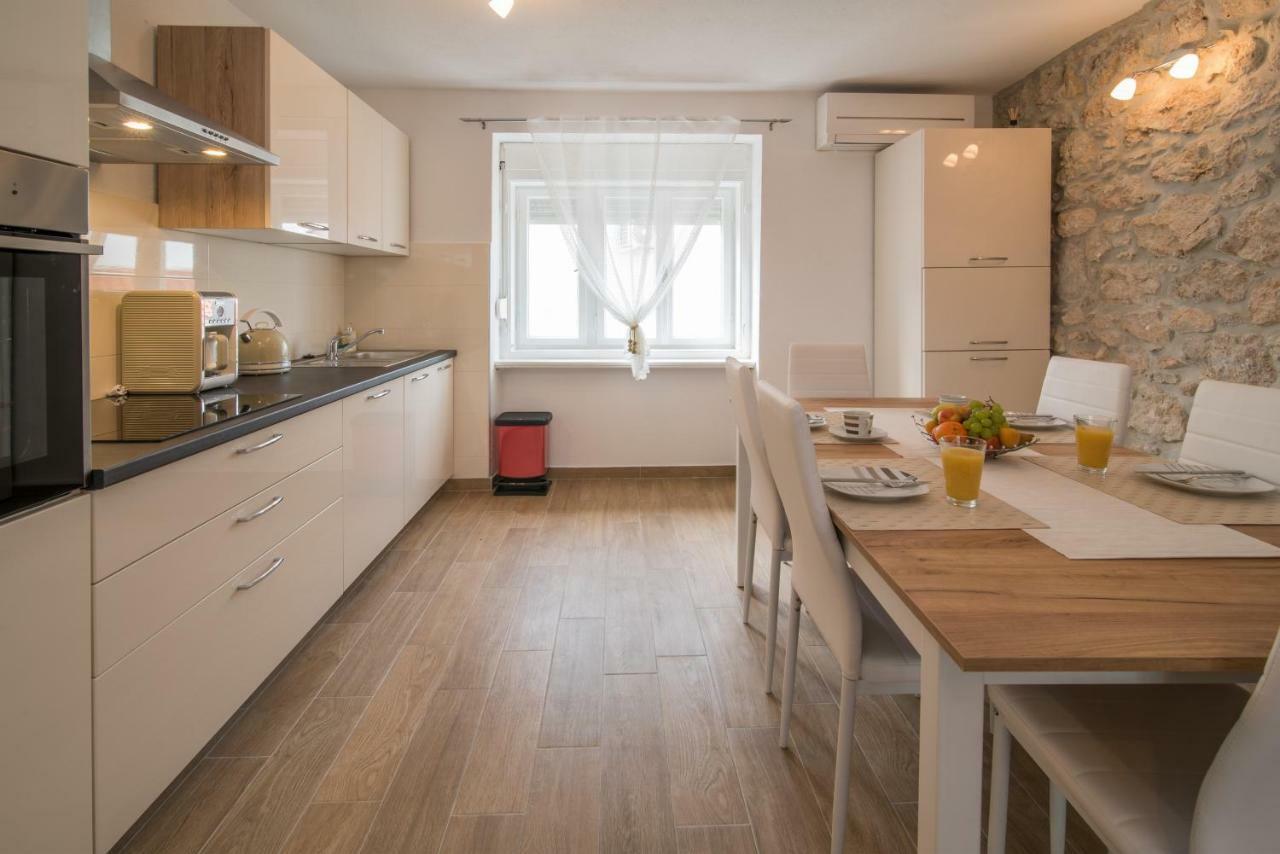 Apartments Tara Vrbnik Ngoại thất bức ảnh